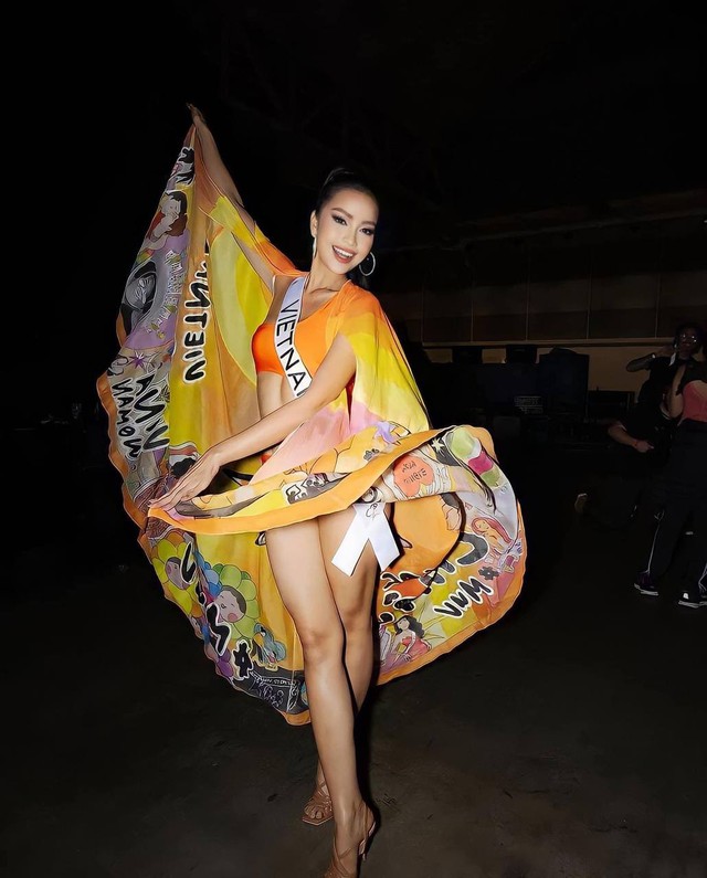 Toàn cảnh Bán kết Miss Universe: Ngọc Châu tỏa sáng với nhan sắc và màn catwalk nổi bật, cùng dàn thí sinh trình diễn mãn nhãn - Ảnh 7.