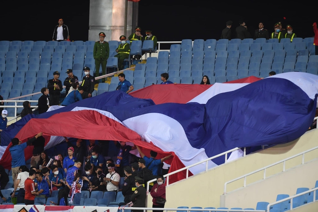 Chung kết AFF Cup: CĐV Việt Nam tri ân HLV Park Hang Seo trước trận đấu ĐT Việt Nam &quot;đại chiến&quot; tuyển Thái Lan - Ảnh 11.