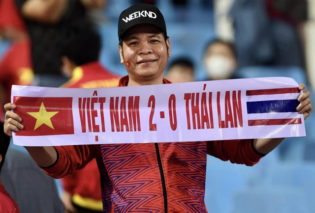 Chung kết AFF Cup: CĐV Việt Nam tri ân HLV Park Hang Seo trước trận đấu ĐT Việt Nam &quot;đại chiến&quot; tuyển Thái Lan - Ảnh 6.