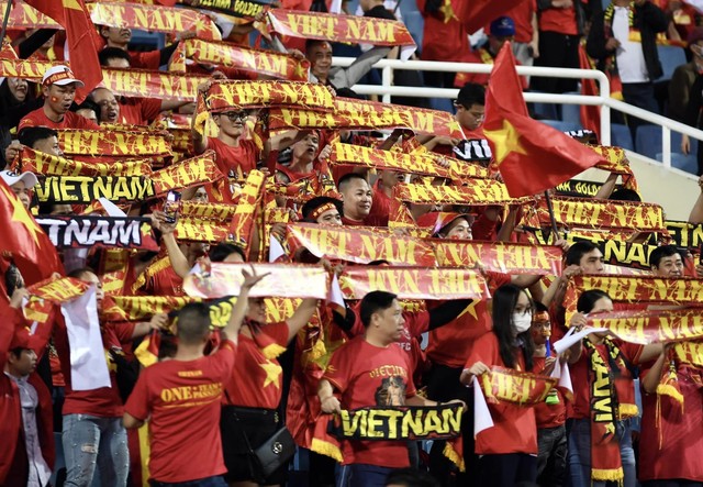Chung kết AFF Cup: CĐV Việt Nam tri ân HLV Park Hang Seo trước trận đấu ĐT Việt Nam &quot;đại chiến&quot; tuyển Thái Lan - Ảnh 4.