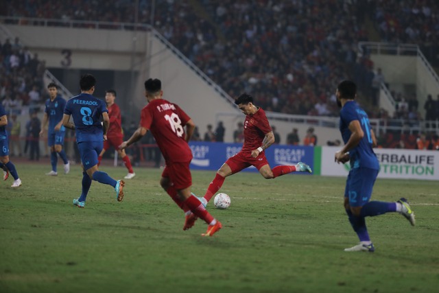 [Trực tiếp] Chung kết lượt đi AFF Cup 2022 đội tuyển Việt Nam vs đội tuyển Thái Lan: Hai đội hòa nhau với tỷ số 2-2 - Ảnh 2.