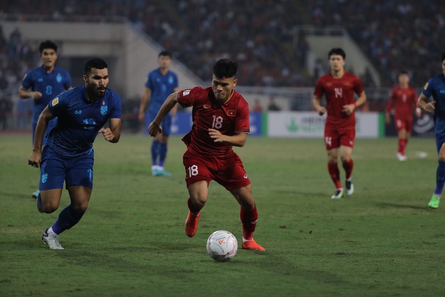 [Trực tiếp] Chung kết lượt đi AFF Cup 2022 đội tuyển Việt Nam vs đội tuyển Thái Lan: Hai đội hòa nhau với tỷ số 2-2 - Ảnh 6.