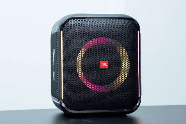 Đánh giá JBL PartyBox Encore:  Loa &quot;kẹo kéo&quot; nhưng nó lạ lắm!!! - Ảnh 3.