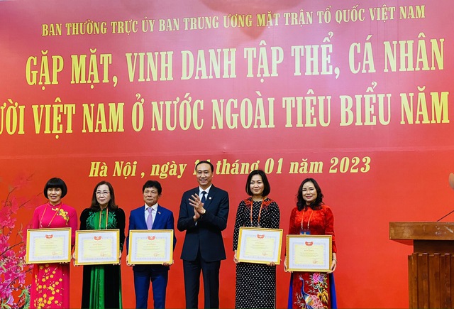 Vinh danh 5 tập thể, 9 cá nhân người Việt Nam ở nước ngoài có nhiều đóng góp vào sự phát triển đất nước - Ảnh 3.