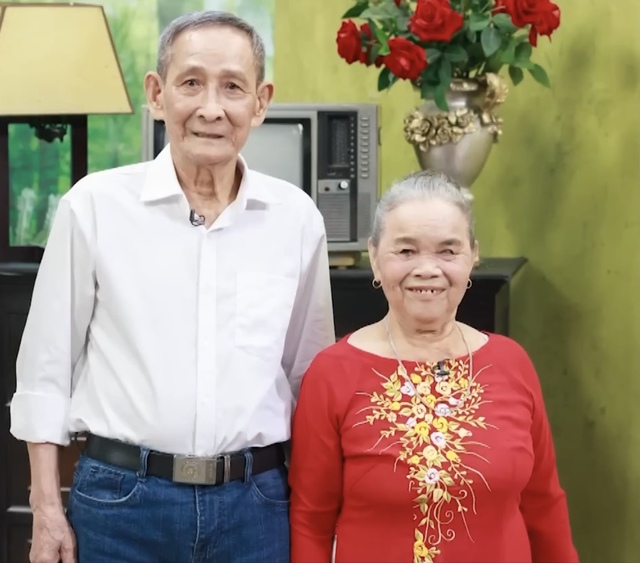 55 năm hôn nhân hạnh phúc của đôi vợ chồng được bố mẹ mai mối - Ảnh 1.