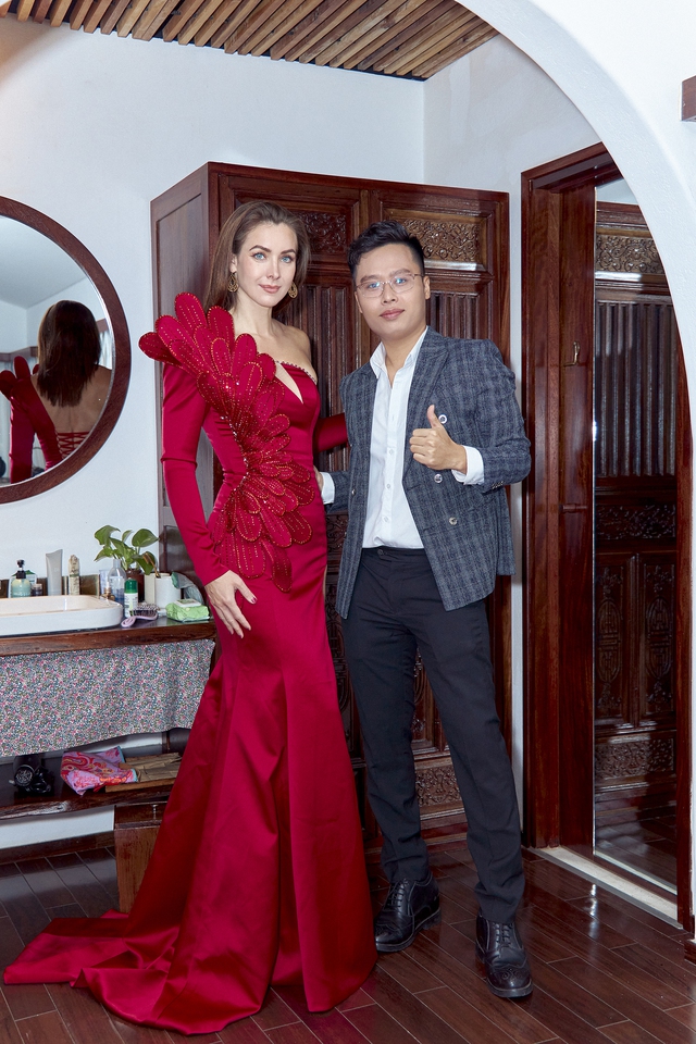 Á hậu 2 Miss Universe 2022 nhiều lần toả sáng với thiết kế của NTK Nguyễn Minh Tuấn  - Ảnh 3.