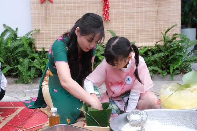 "Tiết học" Lịch sử, Địa Lý, Văn hóa đầy ý nghĩa và tràn ngập không khí xuân của học sinh trường Dewey - Ảnh 4. "Tiết học" Lịch sử, Địa Lý, Văn hóa đầy ý nghĩa và tràn ngập không khí xuân của học sinh trường Dewey - Ảnh 4.
