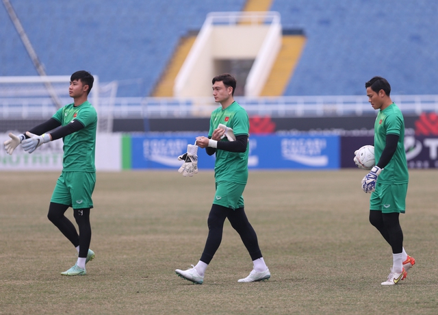 Quế Ngọc Hải trở lại tập luyện, chờ đấu Myanmar - Ảnh 5.