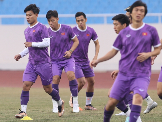 Quế Ngọc Hải trở lại tập luyện, chờ đấu Myanmar - Ảnh 2.