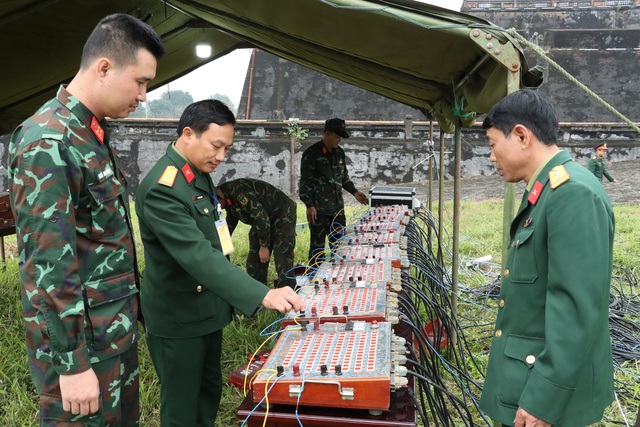 &quot;Trận địa&quot; pháo hoa tại Thừa Thiên Huế sẵn sàng cho đêm giao thừa - Ảnh 11.