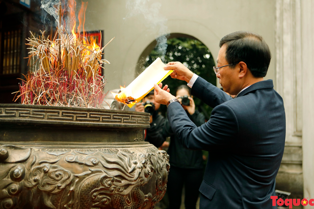 Dâng hương tưởng niệm các Vua Hùng trước thềm Năm mới Quý Mão 2023 - Ảnh 4.