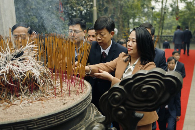 Phú Thọ dâng hương tưởng niệm các Vua Hùng trước thềm Năm mới Quý Mão 2023 - Ảnh 10.