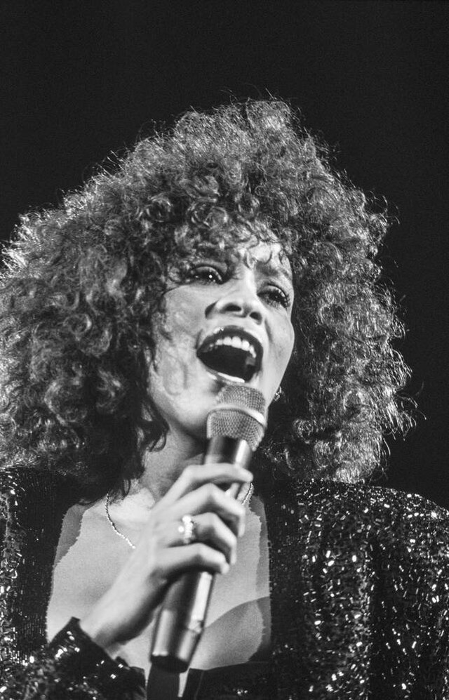 Whitney Houston: Diva huyền thoại với giọng hát đẹp và kỹ thuật bậc thầy - Ảnh 2.