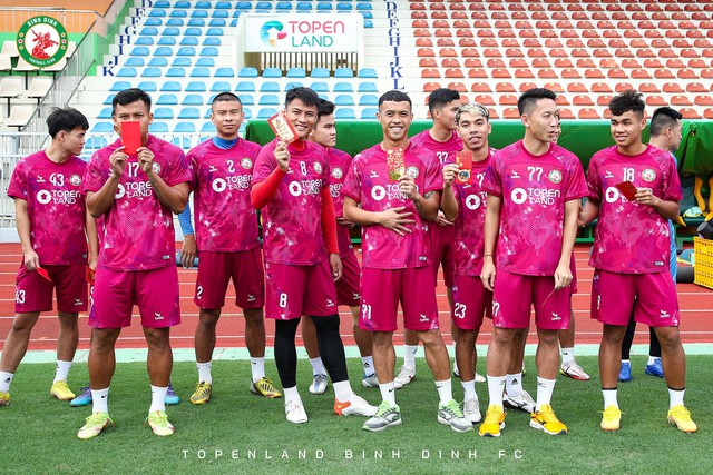 Các câu lạc bộ hân hoan khai xuân chuẩn bị cho V.League 2023 - Ảnh 9.