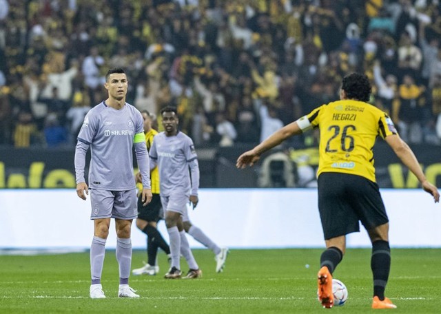 Ronaldo im hơi lặng tiếng, Al Nassr chính thức mất danh hiệu đầu tiên - Ảnh 4.