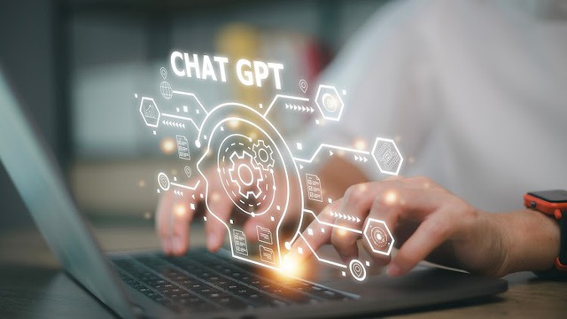 Gần 30% chuyên gia cho biết đã thử dùng ChatGPT ở nơi làm việc - Ảnh 1.