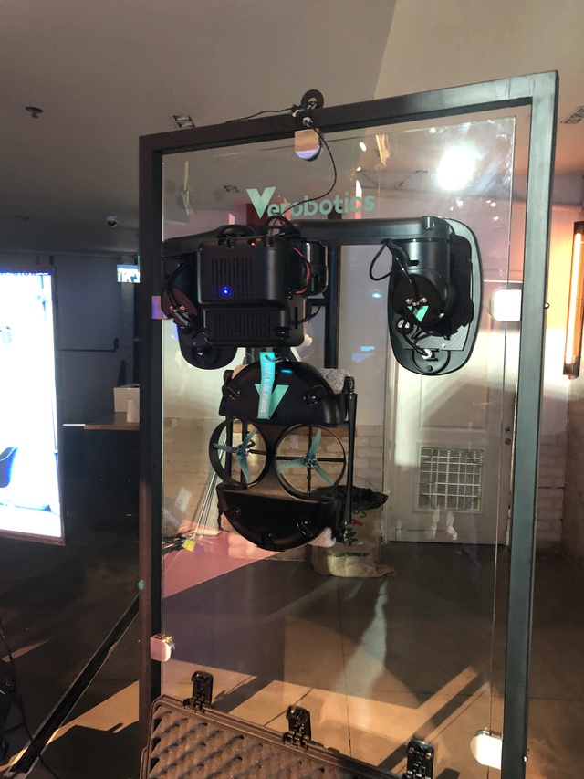 Startup từ Israel trình làng robot AI có khả năng di chuyển linh hoạt như 'người nhện', sẽ dùng để lau kính các tòa nhà chọc trời ở Hồng Kông - Ảnh 1.