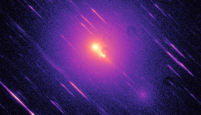 Một sao chổi 'ngoài hành tinh' khổng lồ đang lao thẳng về phía Mặt trời - Ảnh 1.