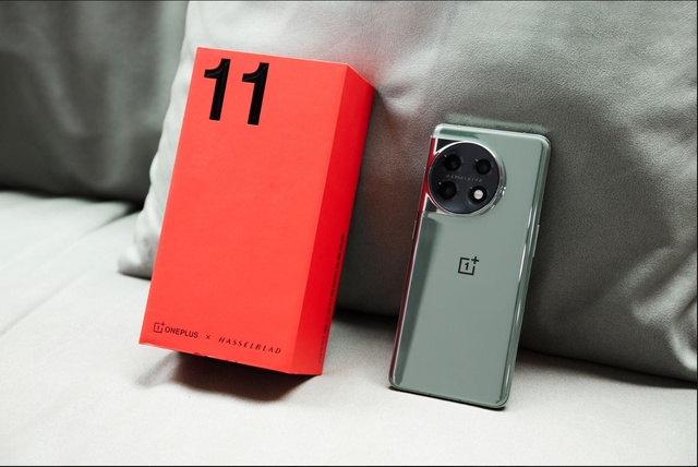 OnePlus 11 ra mắt: Nâng cấp camera, Snapdragon 8 Gen 2, sạc nhanh 100W, giá từ 13,6 triệu đồng - Ảnh 1.