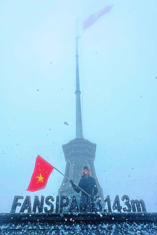 Hơn 100 chuyến bay trong năm 2022 và cuộc sống khác biệt của Nathan Lee - Ảnh 3.