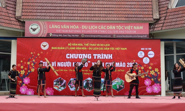 Tết vì người nghèo – thể hiện tình thần đoàn kết của dân tộc Việt Nam - Ảnh 1.