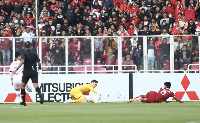 Bán kết AFF Cup 2022: Thủ môn Văn Lâm 2 lần cứu thua, tuyển Việt Nam hoà kịch tính với Indonesia - Ảnh 2.