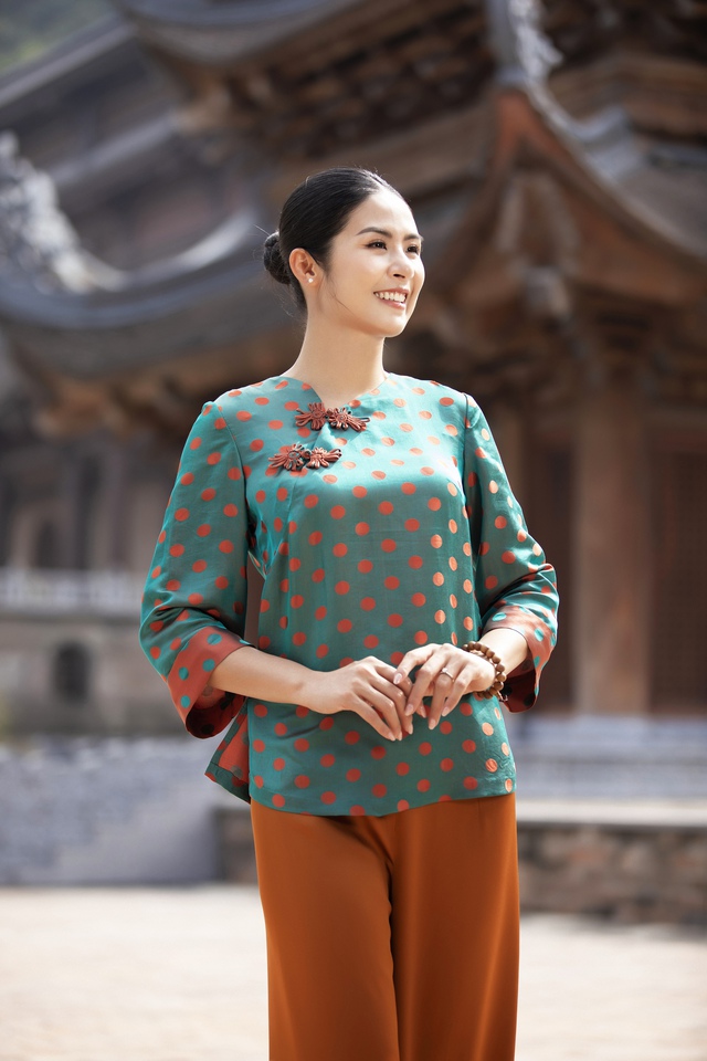 Hoa hậu Ngọc Hân duyên dáng với áo dài - Ảnh 7.