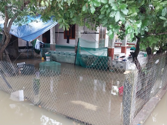 Mưa lớn gây ngập cục bộ nhiều nơi tại Thừa Thiên Huế - Ảnh 4.