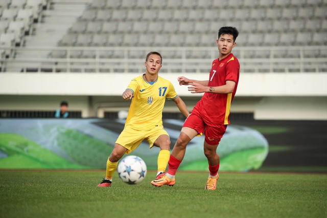 Cúp Tứ hùng quốc tế: Công Phương đá phạt thành bàn, U18 Việt Nam gây bất ngờ trước đội bóng châu Âu - Ảnh 2.