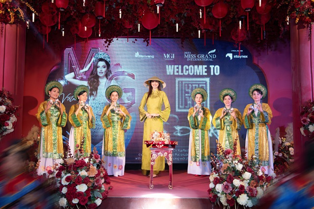 Dàn thí sinh Miss Grand International tại Huế: Lần đầu mặc áo bà ba đổ bánh xèo, Lê Hoàng Phương dừng bước phần thi này - Ảnh 5.