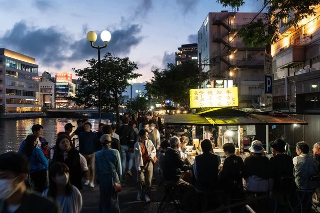 Thành phố Nhật Bản nổi tiếng với ẩm thực đường phố - Ảnh 1.