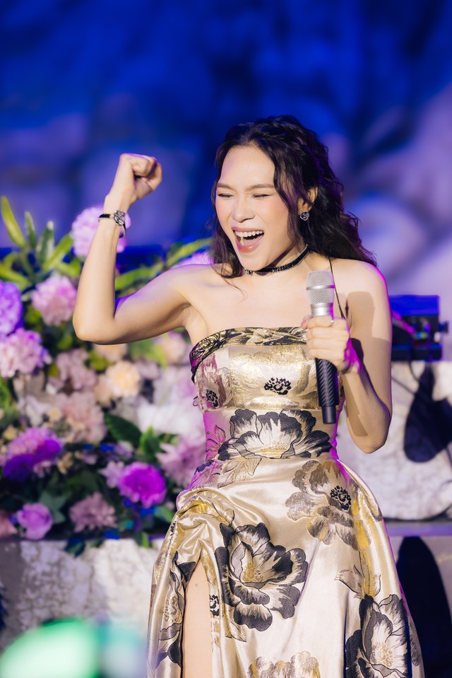Mỹ Tâm rơi nước mắt trong đêm nhạc tại Hà Nội, Đen Vâu cùng dàn nghệ sĩ mang đến bữa tiệc của sự “tử tế&quot;  - Ảnh 10.