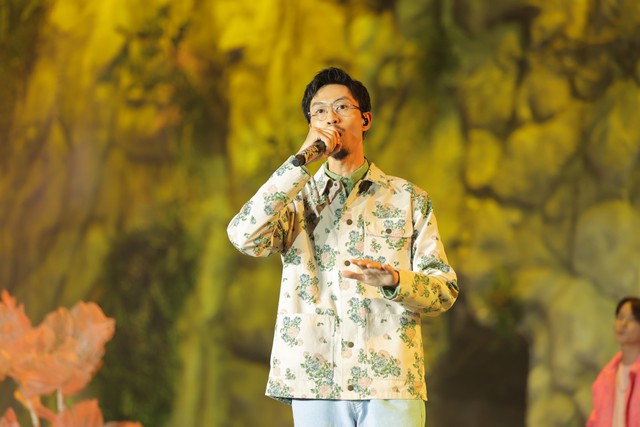 Mỹ Tâm rơi nước mắt trong đêm nhạc tại Hà Nội, Đen Vâu cùng dàn nghệ sĩ mang đến bữa tiệc của sự “tử tế&quot;  - Ảnh 6.
