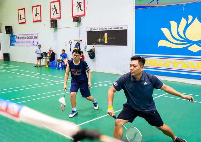 Cặp bố con tham gia giải Cầu lông Báo Thanh Hoá: Thể thao là cầu nối gắn kết, tìm tiếng nói chung trong gia đình - Ảnh 1.