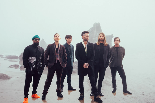 Maroon 5 là “tượng đài” của dòng pop rock, cứ ra album là hit toàn cầu, sở hữu ca khúc được tải về nhiều thứ hai trong lịch sử âm nhạc! - Ảnh 2.