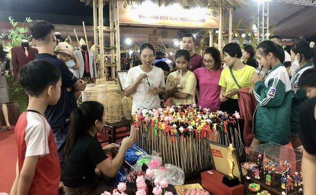 Khai mạc Lễ hội vinh danh làng nghề huyện Phú xuyên lần thứ IV  - Ảnh 3.