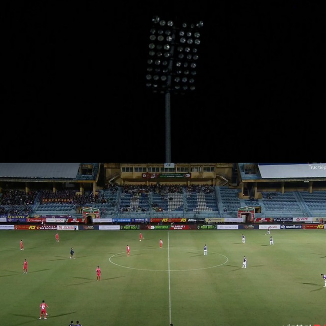 Sân Hàng Đẫy gặp sự cố, trận CLB Hà Nội gặp Hải Phòng bị gián đoạn - Ảnh 1.