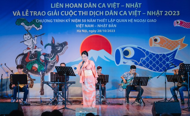 Các bài dân ca được trình diễn bằng hai thứ tiếng tại &quot;Liên hoan dân ca Việt Nam – Nhật Bản&quot; - Ảnh 1.