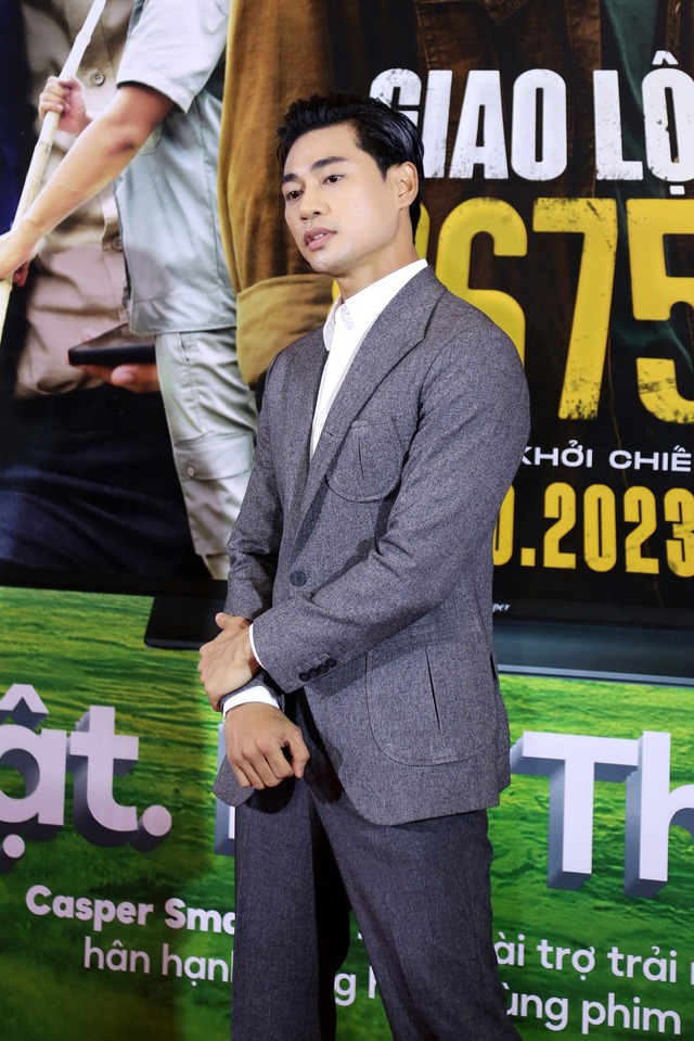 'Bông hồng lai' Emma Lê quyến rũ, xinh đẹp bên mẹ và em trai - Ảnh 2. 'Bông hồng lai' Emma Lê quyến rũ, xinh đẹp bên mẹ và em trai - Ảnh 2.