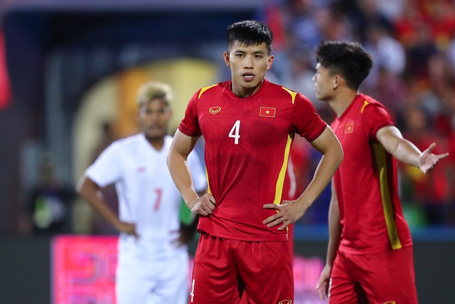 Trung vệ tuyển Việt Nam háo hức đối đầu Son Heung-min, tiết lộ chiêu tâm lý của HLV Troussier - Ảnh 1.