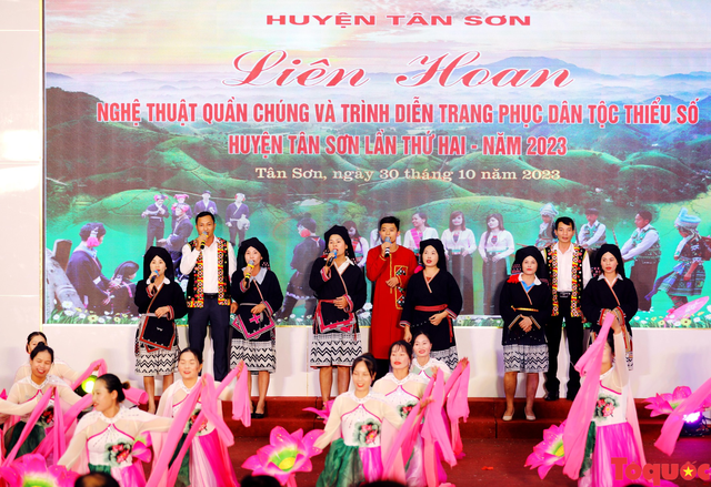 Khai mạc Liên hoan Nghệ thuật quần chúng và trình diễn trang phục dân tộc thiểu số huyện Tân Sơn năm 2023 - Ảnh 5.