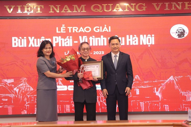 Đạo diễn Đặng Nhật Minh được vinh danh tại Giải thưởng Bùi Xuân Phái – Vì tình yêu Hà Nội - Ảnh 3.