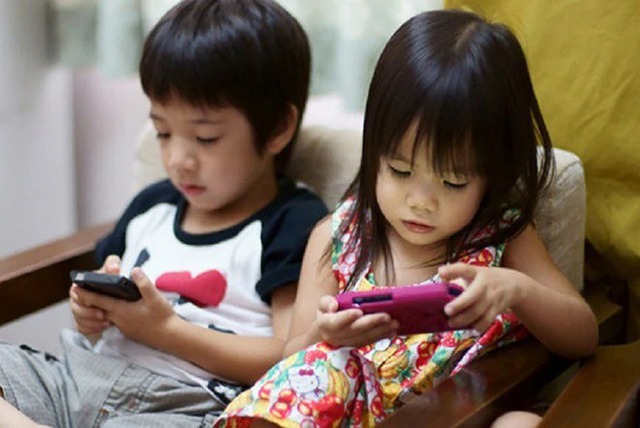 UNESCO kêu gọi toàn cầu cấm sử dụng điện thoại trong lớp học - Ảnh 1.