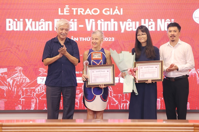 Đạo diễn Đặng Nhật Minh được vinh danh tại Giải thưởng Bùi Xuân Phái – Vì tình yêu Hà Nội - Ảnh 4.