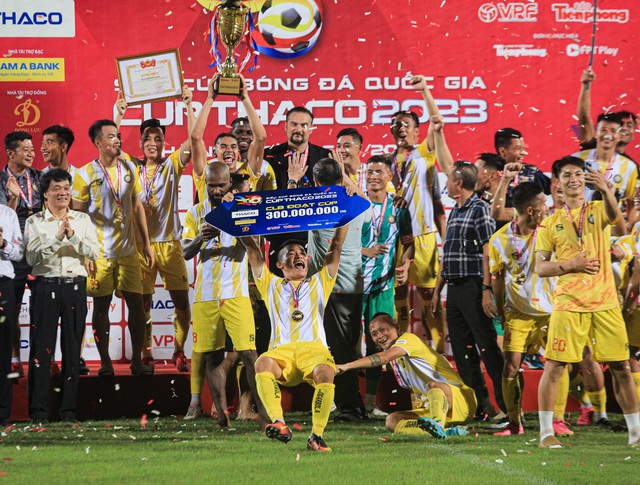 CLB Thanh Hoá ăn mừng cuồng nhiệt khi &quot;hạ đẹp&quot; dàn sao CAHN FC giành Siêu Cup quốc gia 2023 - Ảnh 3.