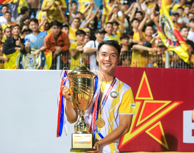 CLB Thanh Hoá ăn mừng cuồng nhiệt khi &quot;hạ đẹp&quot; dàn sao CAHN FC giành Siêu Cup quốc gia 2023 - Ảnh 7.