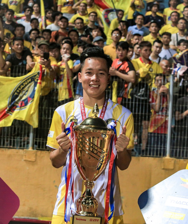 CLB Thanh Hoá ăn mừng cuồng nhiệt khi &quot;hạ đẹp&quot; dàn sao CAHN FC giành Siêu Cup quốc gia 2023 - Ảnh 8.