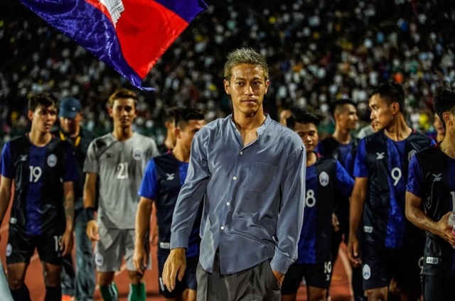 HLV Keisuke Honda “ngó lơ” tuyển Việt Nam, đưa ra nhận định đầy bất ngờ về tuyển Indonesia - Ảnh 1.