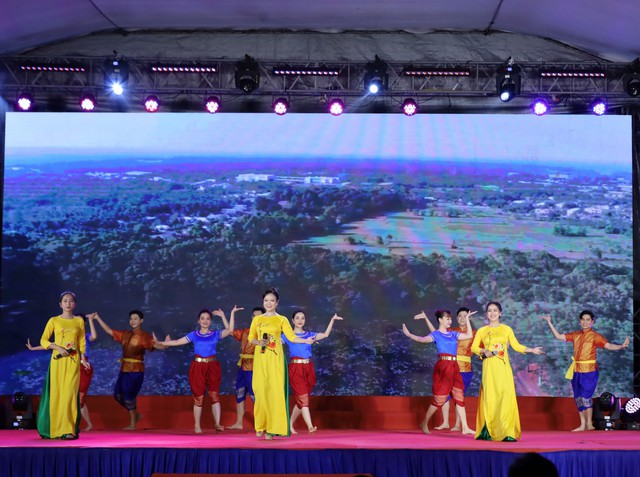 Khai mạc Ngày hội Gia đình tiêu biểu các tỉnh, thành phố miền Tây Nam Bộ - Ảnh 11.