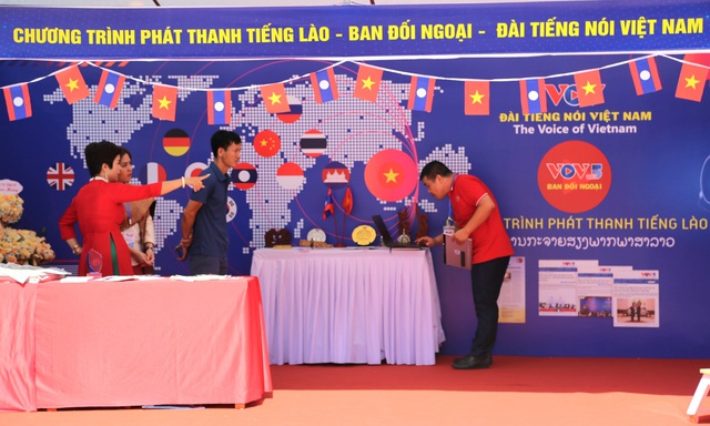 Khai mạc &quot;Ngày hội thắm tình hữu nghị đặc biệt Việt Nam - Lào năm 2023&quot; - Ảnh 11.